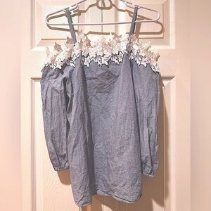 Messini blue stripe bubble sleeve off-Shoulder Top with White Lace Size M EUC